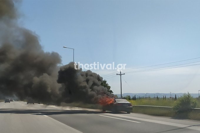 Πυρκαγιά σε εν κινήσει Ι.Χ στη Μουδανιών