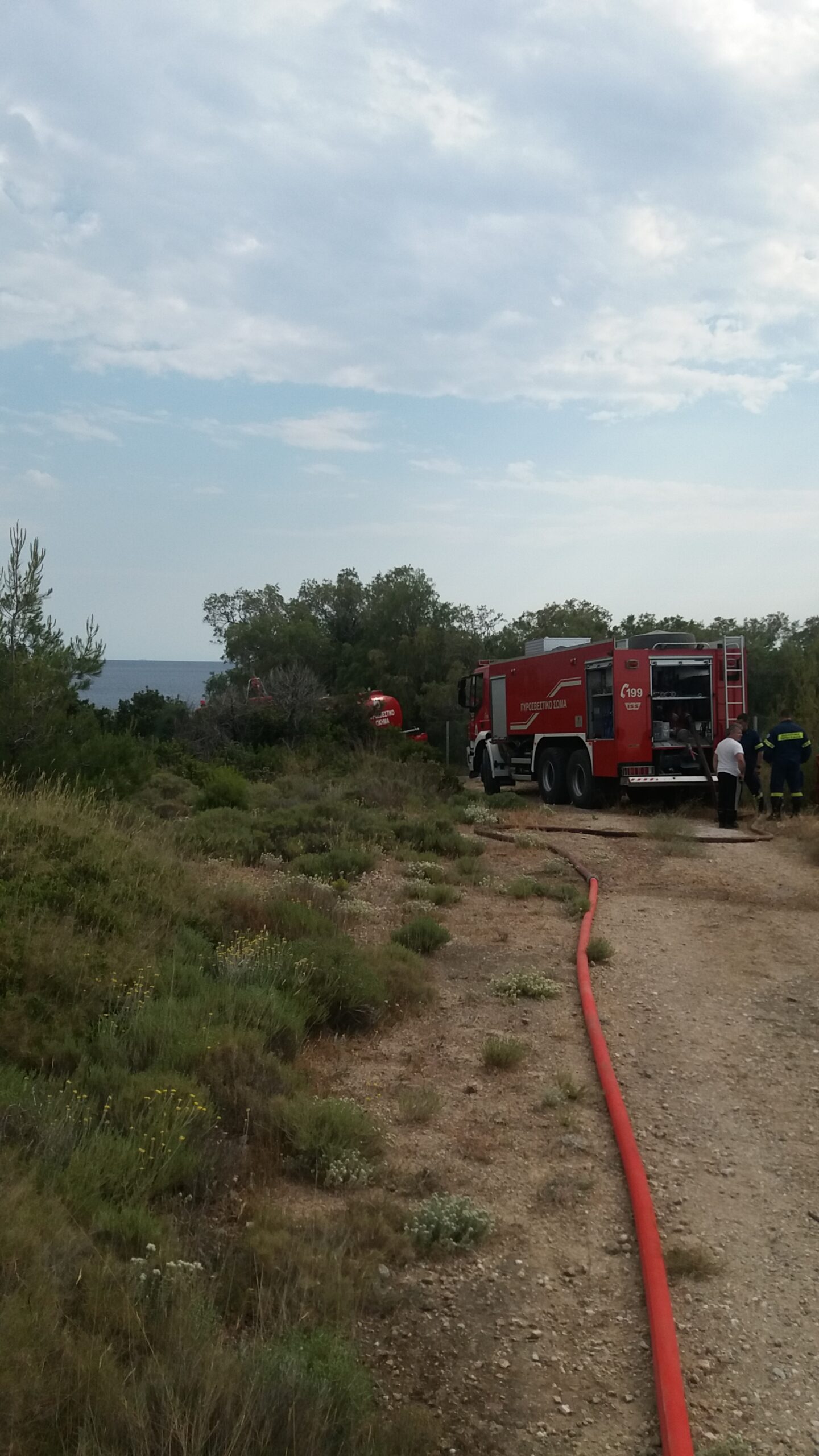 Αποκλειστικό φωτογραφικό υλικό από την πυρκαγιά πίσω από το ΠΙΚΠΑ Βούλας