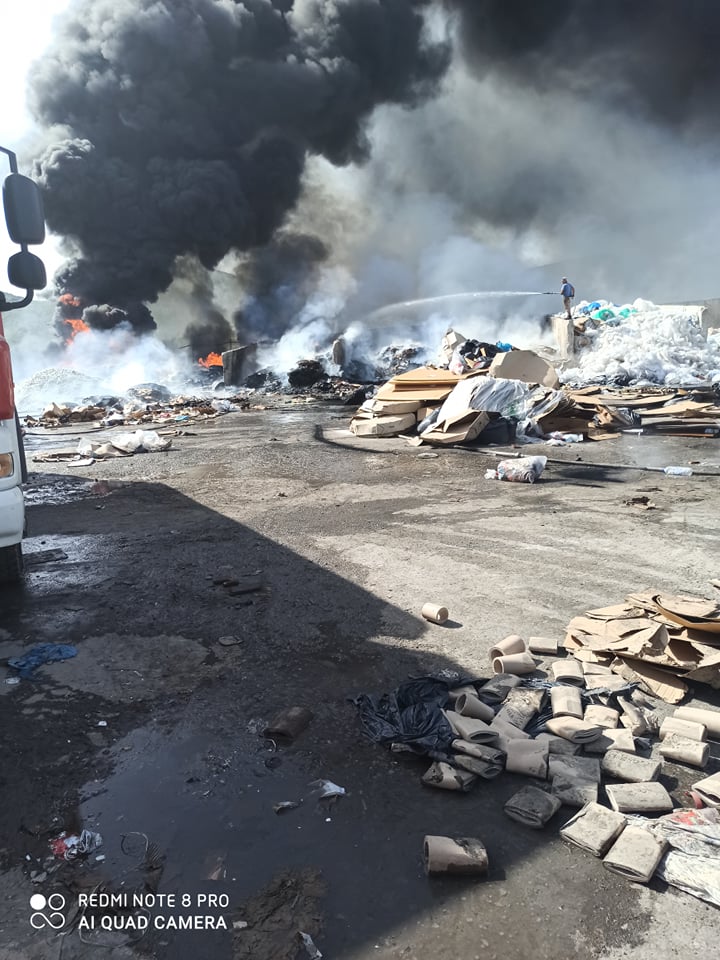 Φωτογραφικό υλικό από την πυρκαγιά σε εργοστάσιο ανακύκλωσης στο Βαθύ Αυλίδας