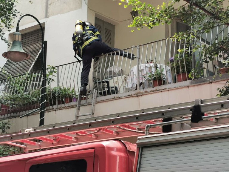 Φωτιά σε διαμέρισμα στη Λάρισα ΦΩΤΟ