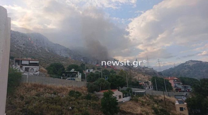 Τωρα: Πυρκαγιά εν ύπαιθρο στην Αγία Βαρβάρα Αττικής