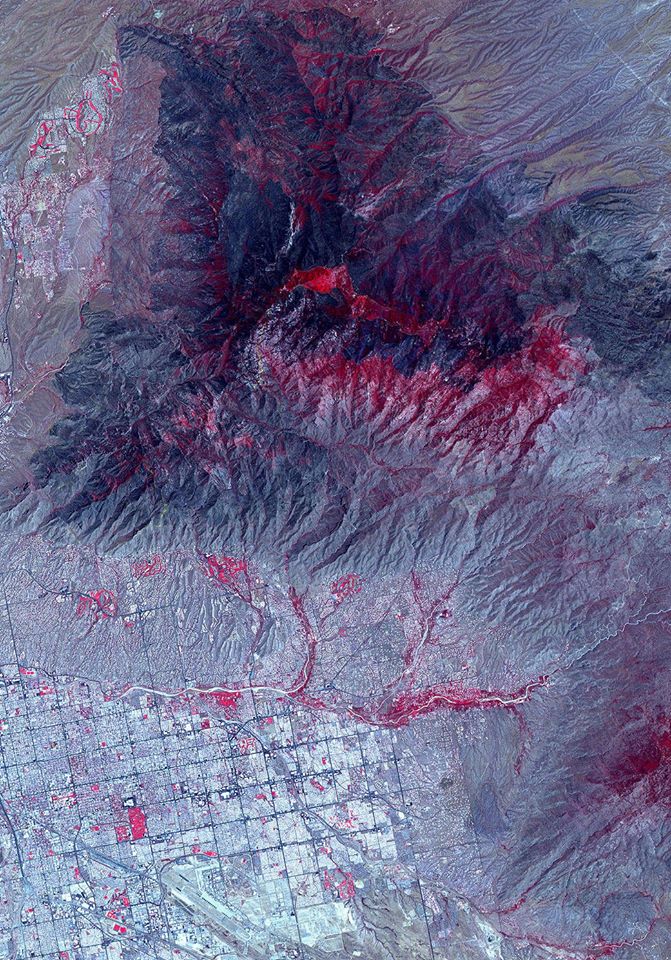To ASTER της NASA παρατηρεί την καμένη έκταση από την πυρκαγιά Bighorn στην Αριζόνα από το διάστημα
