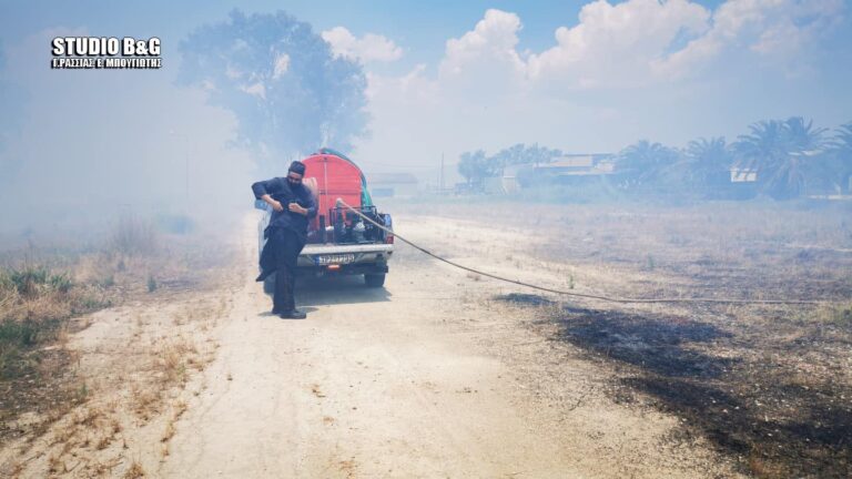 Αργολίδα: Ξανά στη μάχη με τις φλόγες ο ιερέας εθελοντής πυροσβέστης