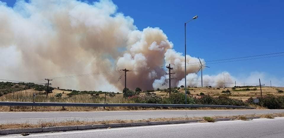 Κόλαση του Δάντη στην Εύβοια - Ανεξέλεγκτη η πυρκαγιά στην Κάρυστο