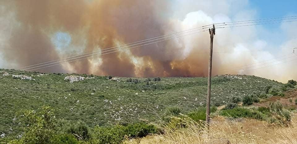 Κόλαση του Δάντη στην Εύβοια - Ανεξέλεγκτη η πυρκαγιά στην Κάρυστο