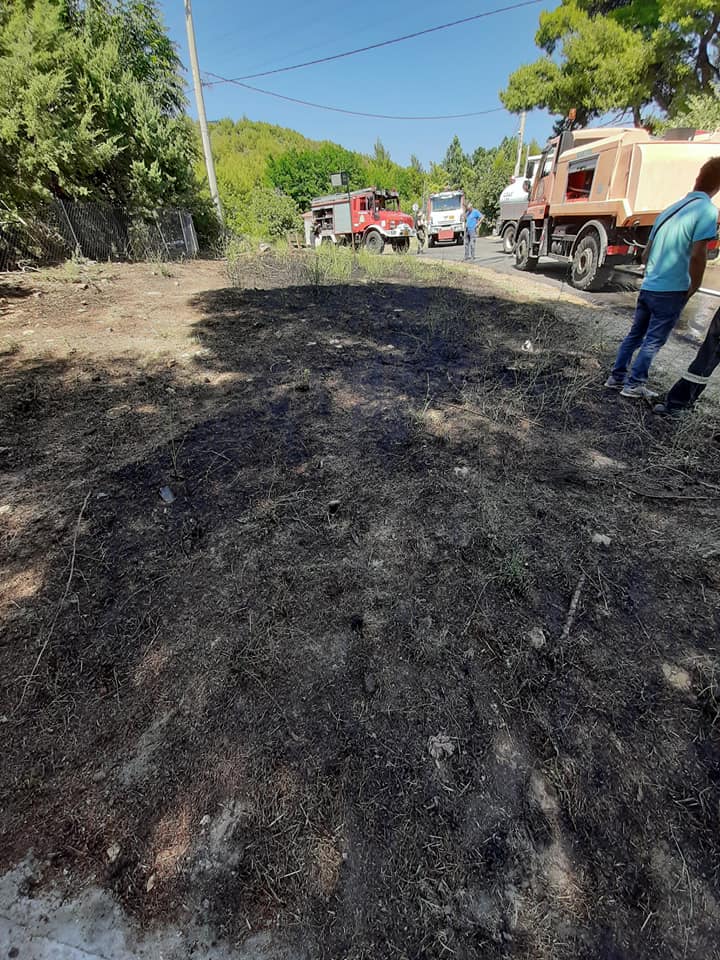 Άμεση η επέμβαση της πυροσβεστικής στην Πεντέλη