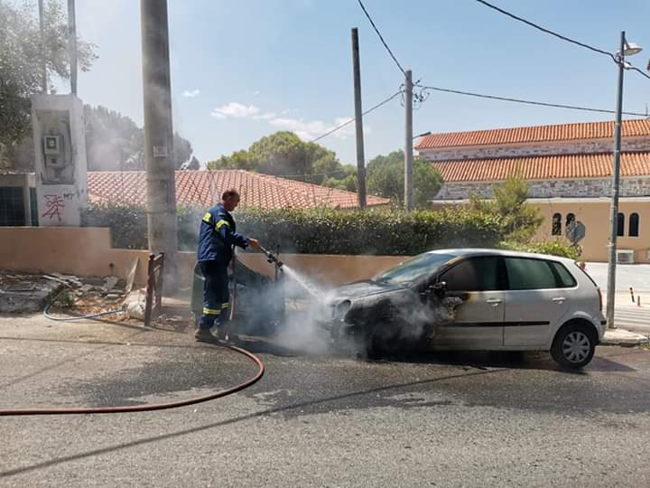 Πολιτική Προστασία βριλησσιων: πυρκαγιά σε αυτοκίνητο. Φωτο