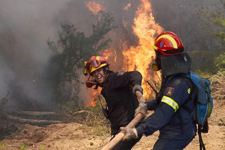 Αυτή είναι η πραγματική εικόνα των Ελληνων Πυροσβεστών