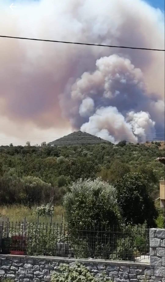 Πυρκαγιά στη Μάνη - Προληπτική εκκένωση σε Βάχος και Δροσοπηγή