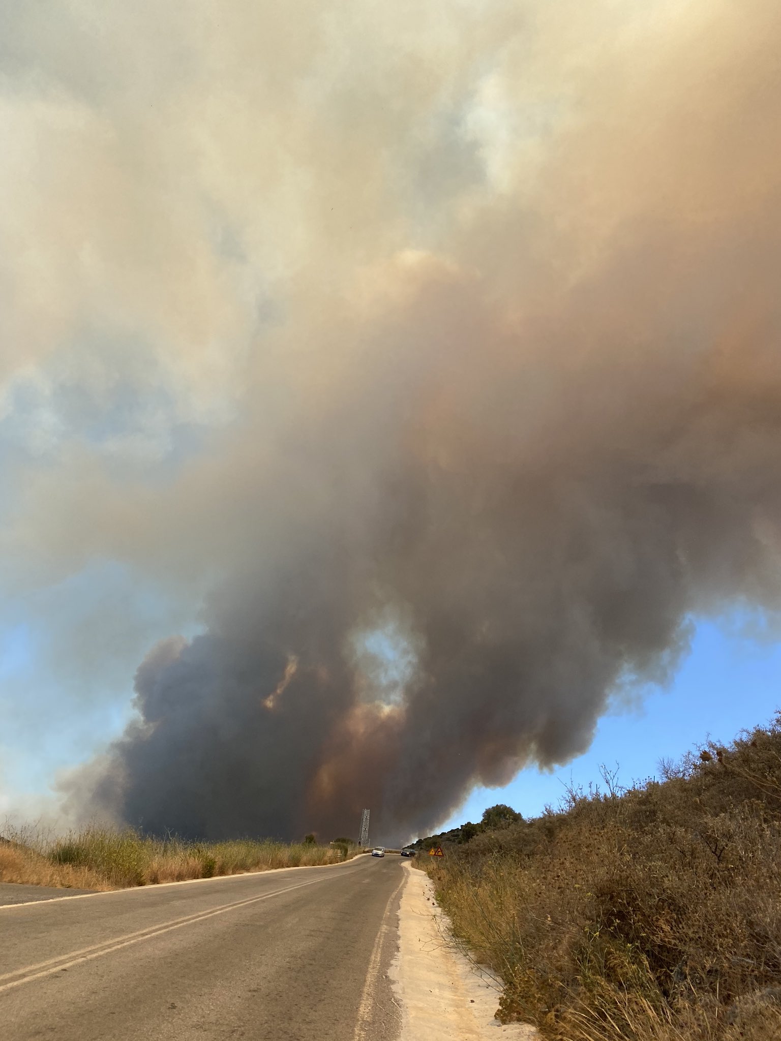 Πυρκαγιά στη Μάνη - Προληπτική εκκένωση σε Βάχος και Δροσοπηγή