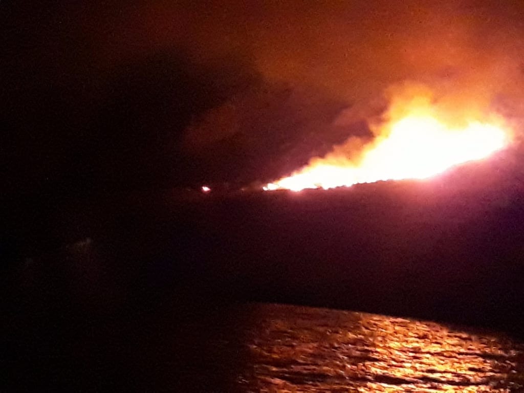 Μεγάλη πυρκαγιά φαίνεται να μαίνεται στον νομό Φωκίδας