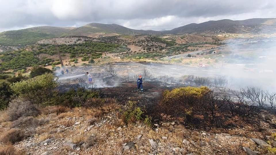 Πυρκαγιά στο Περιγιάλι Κερατέας (Φώτο)