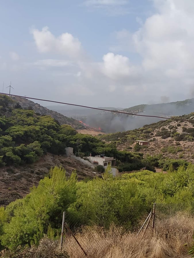 Πυρκαγιά στο Περιγιάλι Κερατέας (Φώτο)