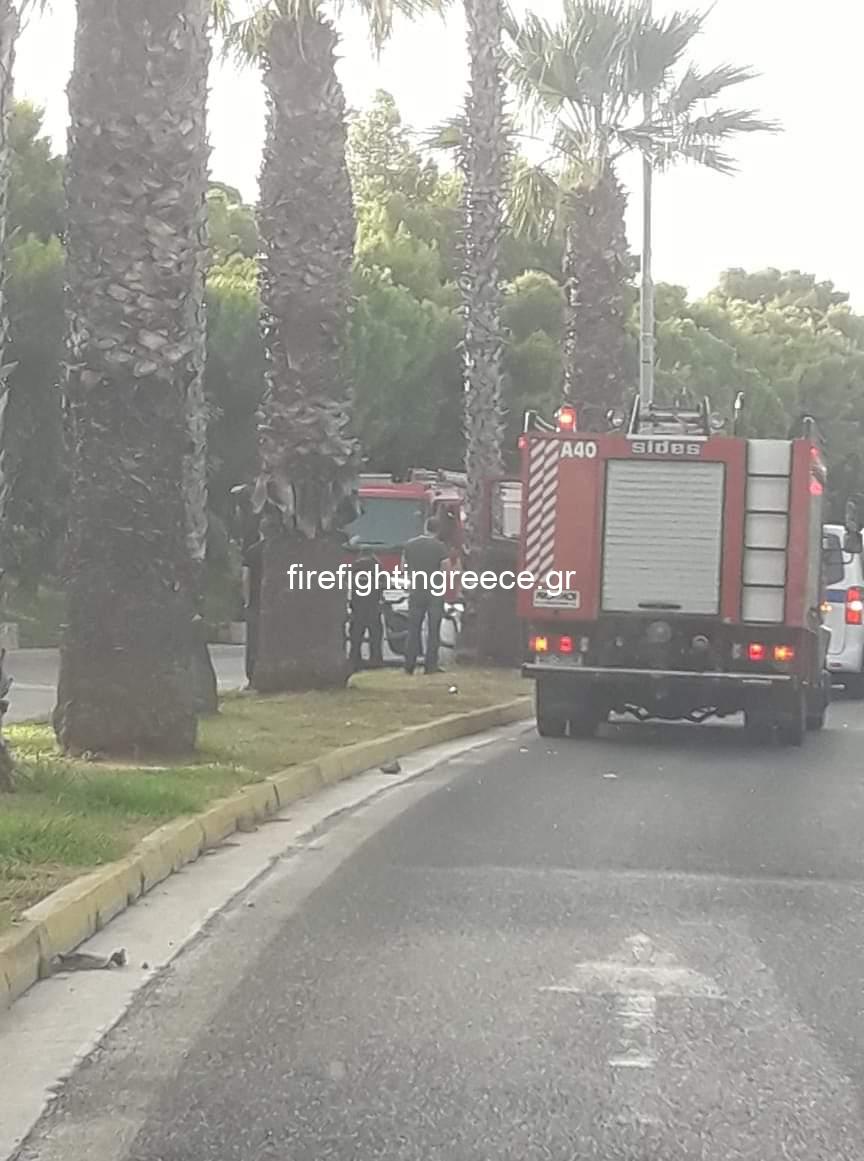 Τροχαίο με εγκλωβισμένο άτομο στην βουλιαγμένη Αττικής.