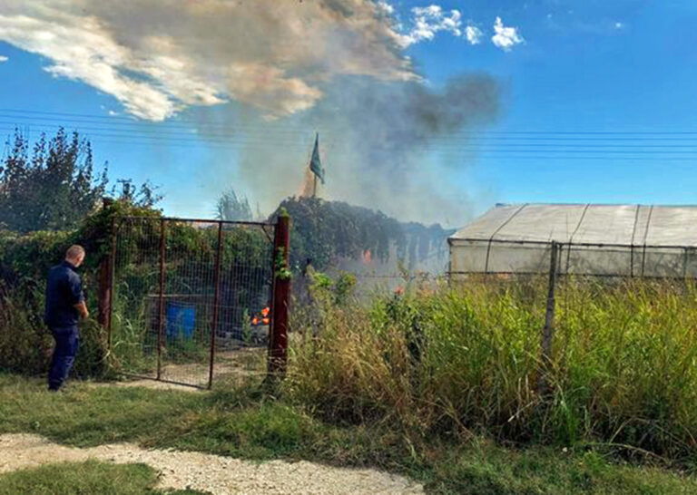 Καβαλα:Δήμος παγγαίου πυρκαγιά σε θερμοκήπιο στη Νέα Πέραμο