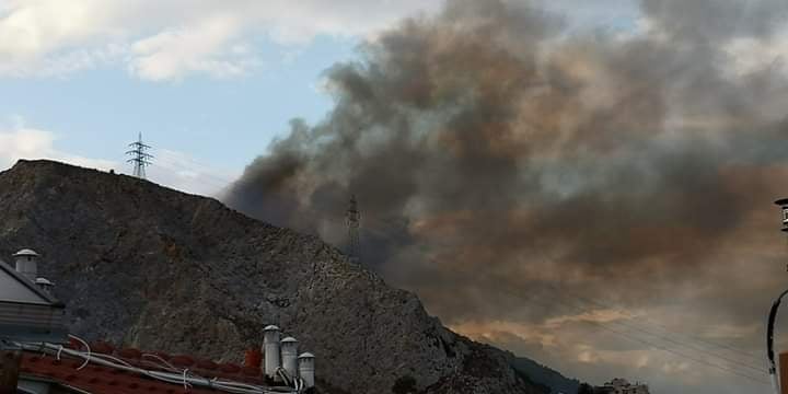 Τωρα: Πυρκαγιά εν ύπαιθρο στην Αγία Βαρβάρα Αττικής