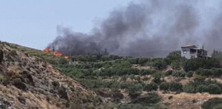 ΕΚΤΑΚΤΟ - Πυρκαγιά απειλεί κατοικημένη περιοχή στην Αγία Πελαγία Ηρακλείου