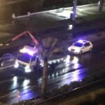 ΙΧ έπεσε πάνω σε στάση στην παραλιακή (ΕΙΚΟΝΕΣ)