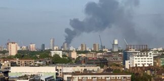 Μεγάλη φωτιά στο Ανατολικό Λονδίνο - Επί τόπου 125 πυροσβέστες
