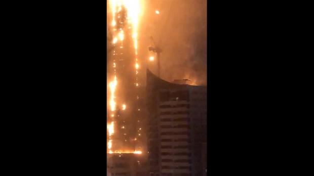 Μεγάλη πυρκαγιά ξέσπασε σε 48όροφο ουρανοξύστη στα Ηνωμένα Αραβικά Εμιράτα,