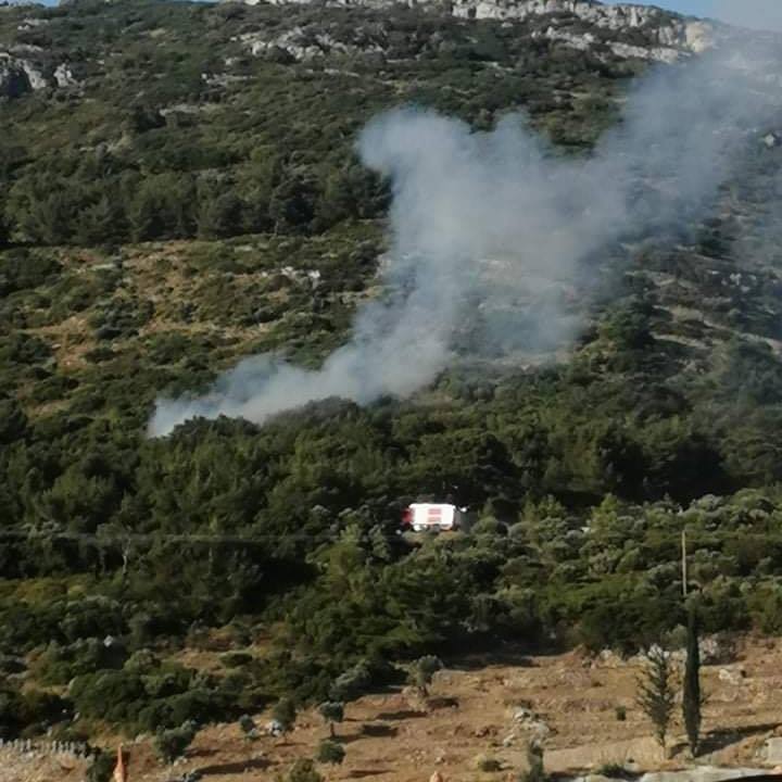 Πυρκαγιά στο δασάκι κοντά στη ταξιαρχία στην Σάμο
