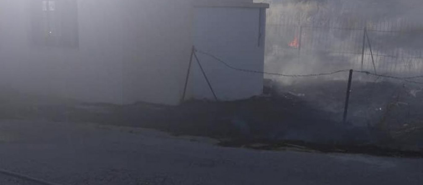 Μόρια: πυρκαγιά κοντά στο πρόσφατα ανακαινισμένο εκκλησάκι μετά από βανδαλισμό