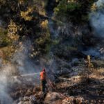 Πυρκαγιά στους Αγίους Θεοδώρους Κορινθίας