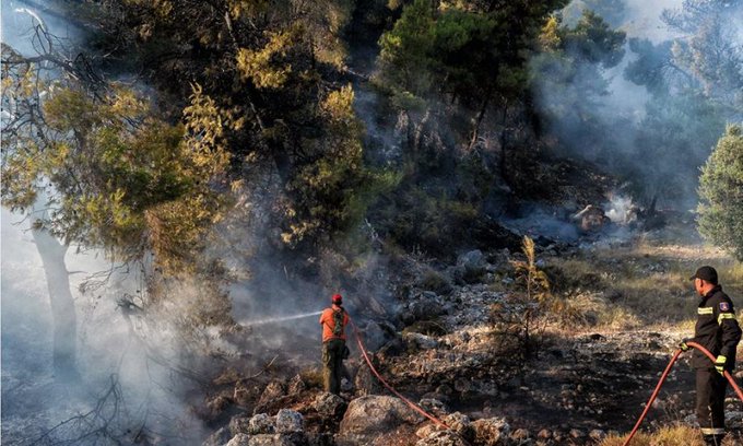 Πυρκαγιά στους Αγίους Θεοδώρους Κορινθίας