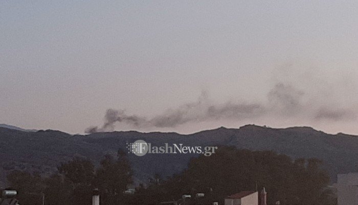 Πυρκαγιά στο βουνό πάνω από το Νοσοκομείο Χανίων