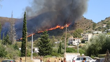 ΕΚΤΑΚΤΟ - Πυρκαγιά στην Αίγινα