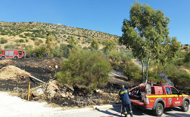 Πυρκαγιά εν υπαίθρω στην Γλυφάδα Αττικής