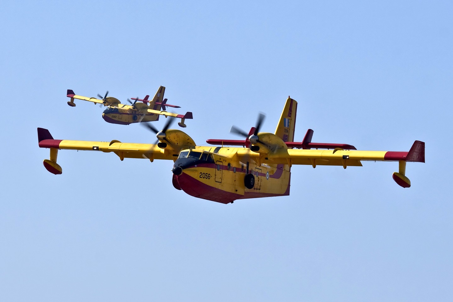 Στη βάση των Canadair: Εκεί που οι πιλότοι είναι πάντα έτοιμοι να αναμετρηθούν με τις φλόγες