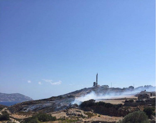 Πυρκαγιά στην Κίμωλο σε χορτολιβαδική έκταση