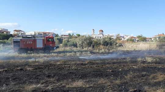Χαλκιδική: Ν. Ποτίδαια: πυρκαγιά εκδηλώθηκε κοντά στα όρια του χωριού