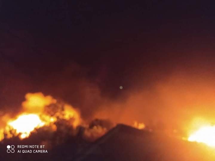 Πυρκαγιά σε εξέλιξη στη Κάρυστο (Φώτο)