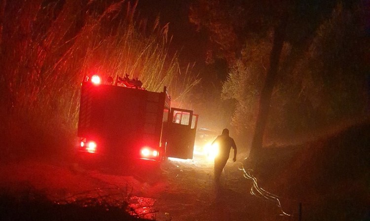 Χανιά: Πυροσβεστικό όχημα «κόλλησε» στο χαλάζι.(φωτο)
