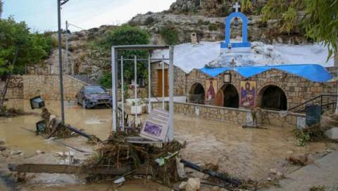 ΚΡΗΤΗ: Πυροσβέστης έσωσε την τελευταία στιγμή την θαυματουργή εικόνα του Αγίου Νίκωνος
