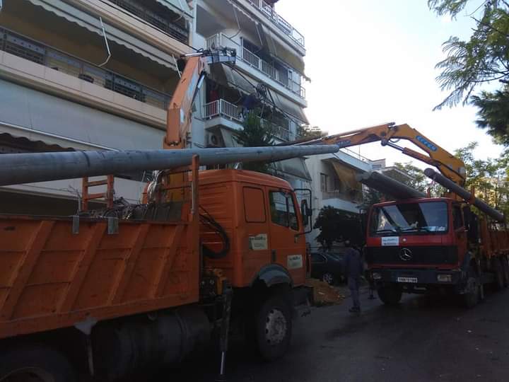 Νέα ιωνια: Βομβαρδισμένη μοιάζει η περιοχή της πλατείας Ευαγγελιστρίας.