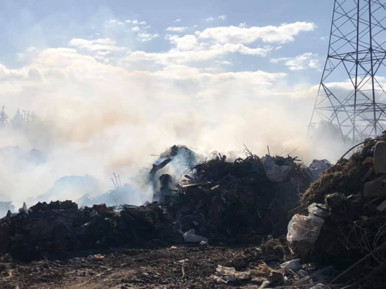 Πυρκαγιά σε παράνομη χωματερή στα Μέγαρα.(φωτο) Πυρκαγιά σε παράνομη χωματερή στα Μέγαρα.(φωτο)