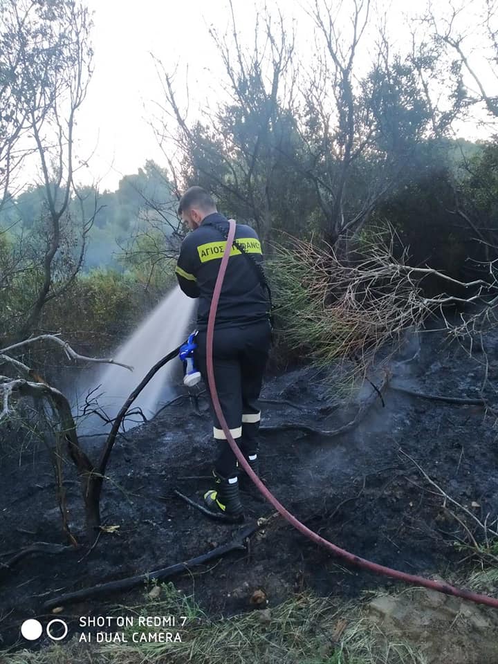 Φωτογραφικό υλικό από την πυρκαγιά στην Βαρυμπόμπη