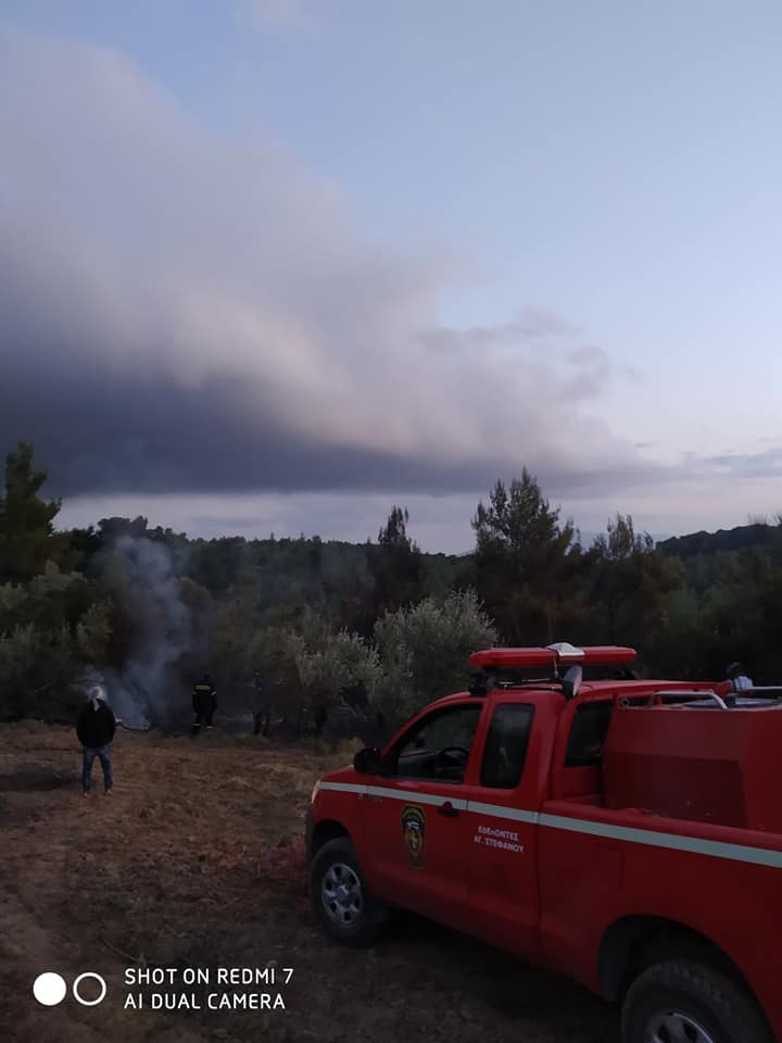 Φωτογραφικό υλικό από την πυρκαγιά στην Βαρυμπόμπη