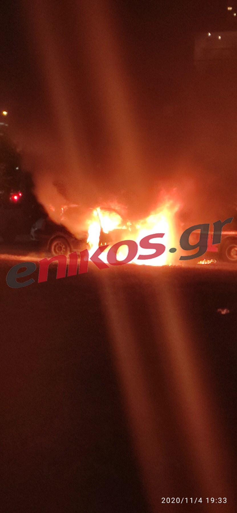 Θεσσαλονίκη: Φωτιά σε αυτοκίνητο στην Καλαμαριά - Ένας τραυματίας - ΦΩΤΟ - ΒΙΝΤΕΟ