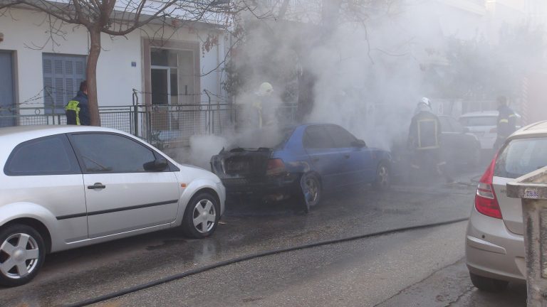 Πυρκαγιά σε αυτοκίνητο στα Σεπόλια -ΦΩΤΟ -ΒΙΝΤΕΟ