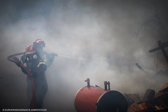 Συναγερμός στο κέντρο της Αθήνας – Πυρκαγιά στο Βοτανικό