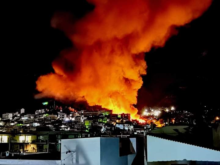 Πυρκαγιά σε χαμηλή βλάστηση πλησίον του ΚΥΤ στο Βαθύ Σάμου.(φωτό-βιντεο απο το συμβάν)