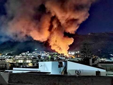 Πυρκαγιά σε χαμηλή βλάστηση πλησίον του ΚΥΤ στο Βαθύ Σάμου.(φωτό-βιντεο απο το συμβάν)