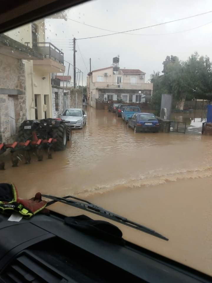 Κρητη:Εικόνες από τις πλημμύρες στην περιοχή Σκλαβεροχωρι-Καρδουλιανο και του Αρχαγγέλου Καστελίου.