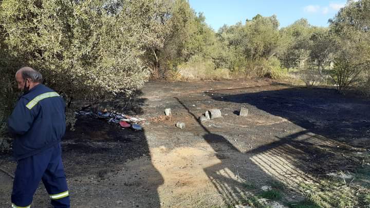 Πυρκαγιά εν ύπαιθρω στην Ερέτρια Εύβοιας.(φωτο)