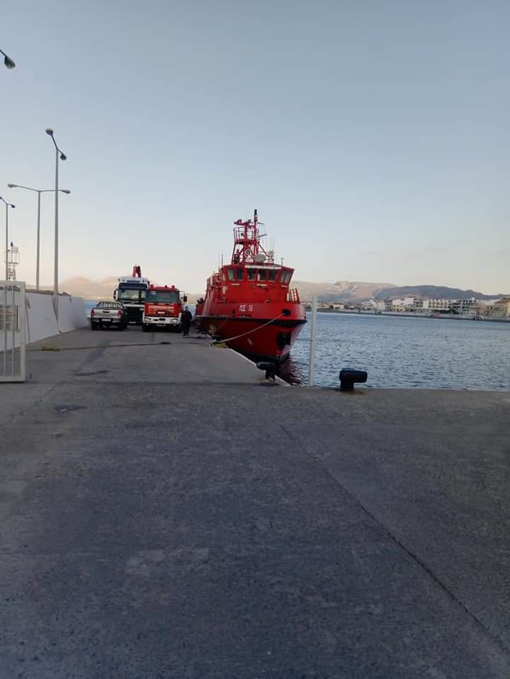 Από την πυρκαγιά σε φορτηγό εμπορικό πλοίο στην Ελαφόνησο