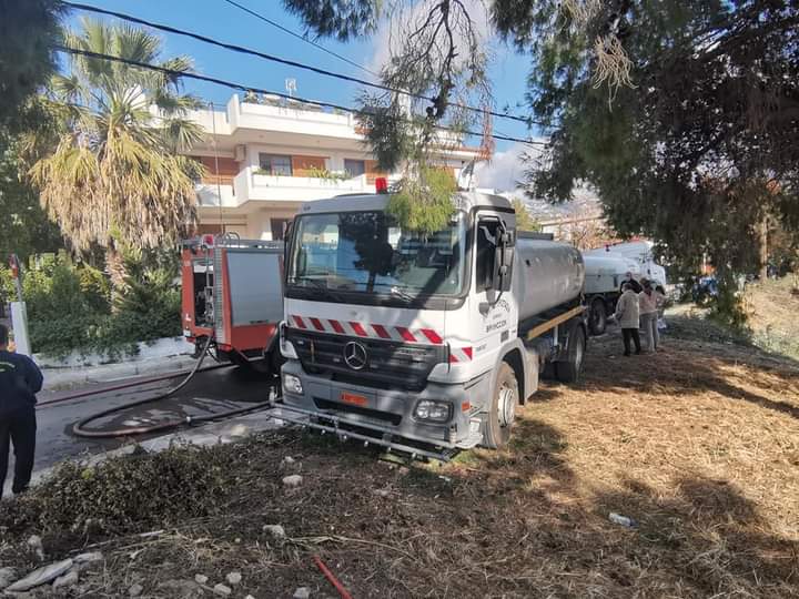 Πυρκαγιά σε διαμέρισμα στα Μελίσσια Αττικής (Φώτο)